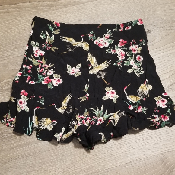 Zara basic floral shorts size XS 100% viscosa - Picture 2 of 3